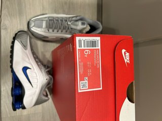 Nike Shox R4 Talla 38.5 Plata/Blanco