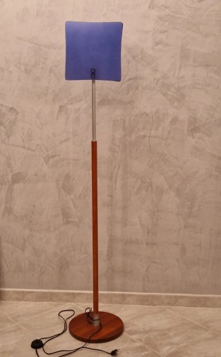 Lampada da terra ciliegio e vetro blu