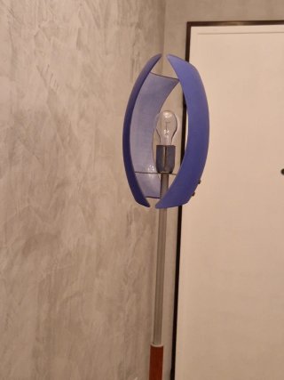 Lampada da terra ciliegio e vetro blu
