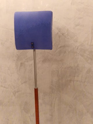Lampada da terra ciliegio e vetro blu