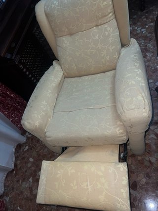 Sillón reclinable beige tela