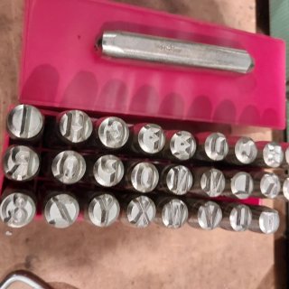 3 juegos de punzones Letras 8mm + juego incompleto