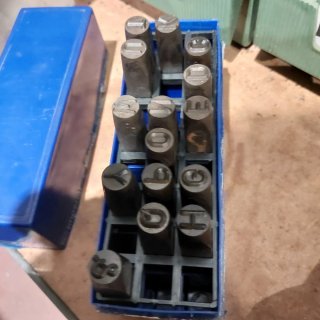 3 juegos de punzones Letras 8mm + juego incompleto