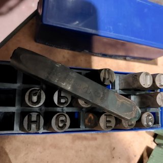 3 juegos de punzones Letras 8mm + juego incompleto