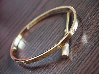 Pulsera Cartier Oro con Tornillos y Diamantes