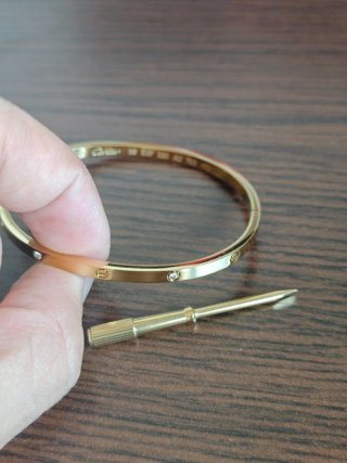 Pulsera Cartier Oro con Tornillos y Diamantes