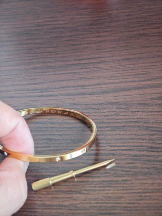 Pulsera Cartier Oro con Tornillos y Diamantes