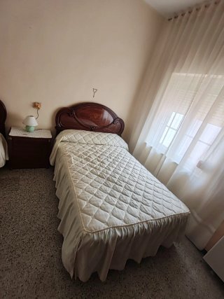 Dormitorio con 2 camas