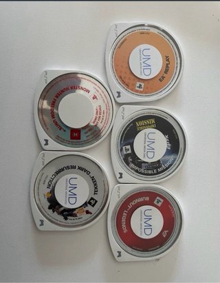 PSP 3004 + 5 juegos + funda
