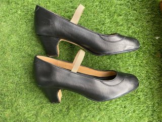 Zapatos de flamenco Gladis negros con clavo
