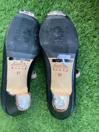 Zapatos de flamenco Gladis negros con clavo