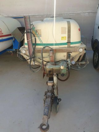 Se venden 9 aperos por jubilación