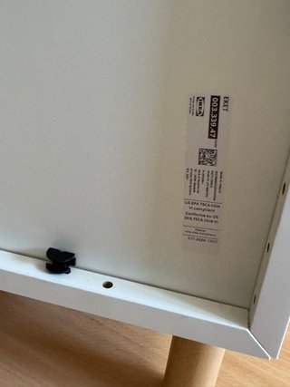 Estantería Eket Ikea blanca con cajones y patas