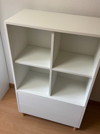 Estantería Eket Ikea blanca con cajones y patas
