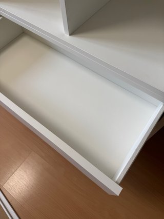 Estantería Eket Ikea blanca con cajones y patas