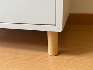 Estantería Eket Ikea blanca con cajones y patas