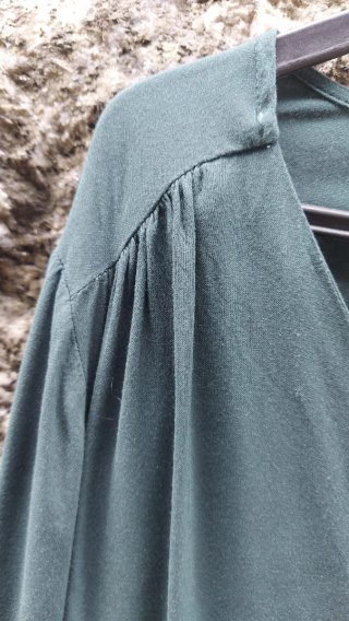 Blusa Cortefiel verde com fecho