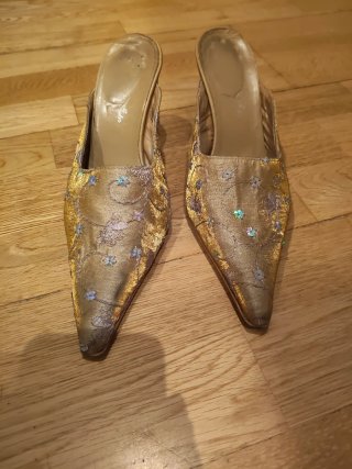 Zapatos de fiesta dorados mujer
