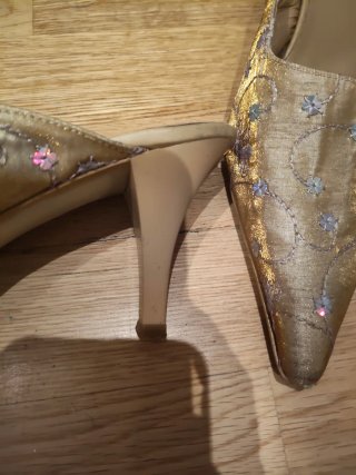 Zapatos de fiesta dorados mujer
