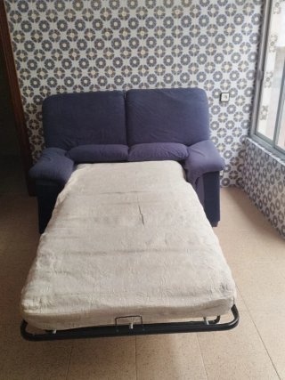 Sofá cama 2 plazas azul( fácil de abrir y llegar