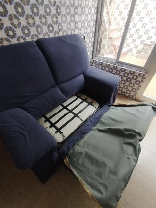 Sofá cama 2 plazas azul( fácil de abrir y llegar