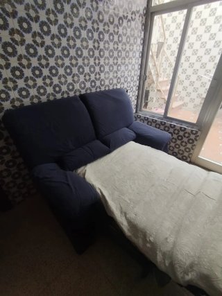 Sofá cama 2 plazas azul( fácil de abrir y llegar