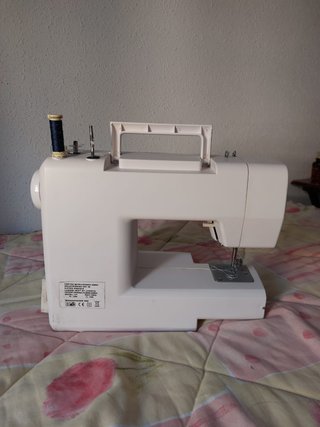 Máquina de coser AEG