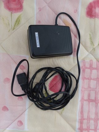 Máquina de coser AEG