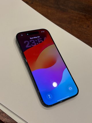 iPhone 16 Pro 128GB con funda incluida