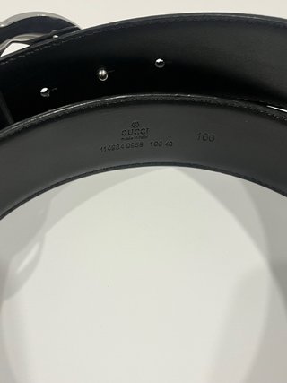 Cinturón Gucci Negro con Rayas Verdes y Rojas