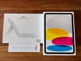 iPad 10 64GB + Apple Pencil + Magic Keyboard