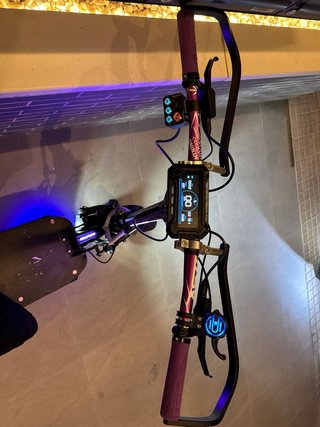 Patinete eléctrico con luces LED