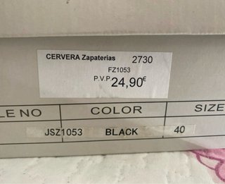 Botas negras con cremallera y cordones