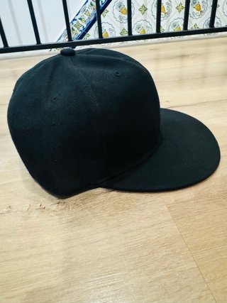 LOTE DE 51 GORRAS LISAS (3€ UNIDAD)