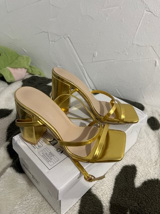 Tacones Dorados