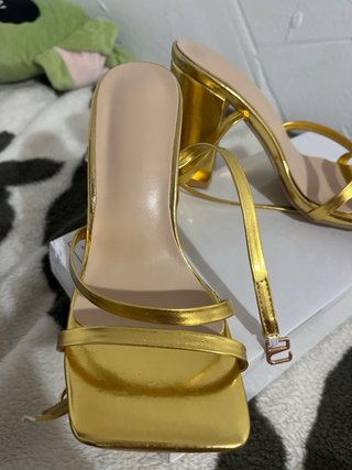 Tacones Dorados