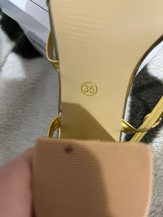Tacones Dorados