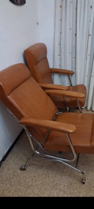 2 Poltrone in pelle marrone