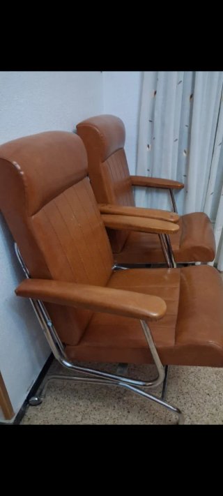2 Poltrone in pelle marrone