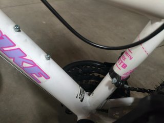 Bicicleta adolescente blanca y rosa