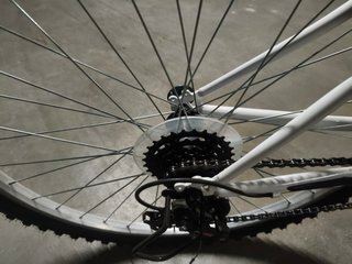 Bicicleta adolescente blanca y rosa