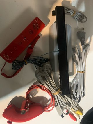 Nintendo Wii Mini Rossa + Gioco Mario Wii