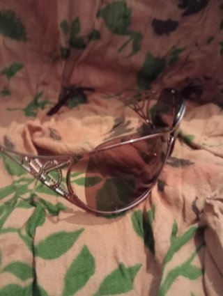 Gafas de sol marrones y verdes