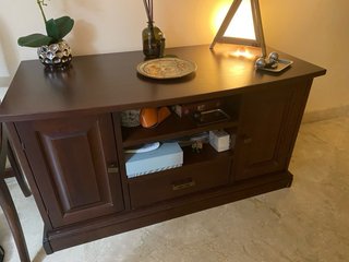2 mesas, 6 sillas,aparador y mueble TV