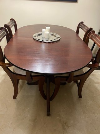 2 mesas, 6 sillas,aparador y mueble TV