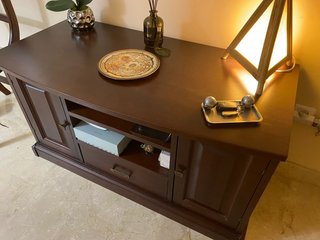 2 mesas, 6 sillas,aparador y mueble TV