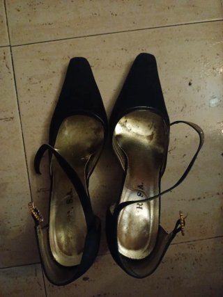 Zapatos negros de tacón y planos