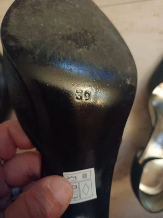 Zapatos negros de tacón y planos