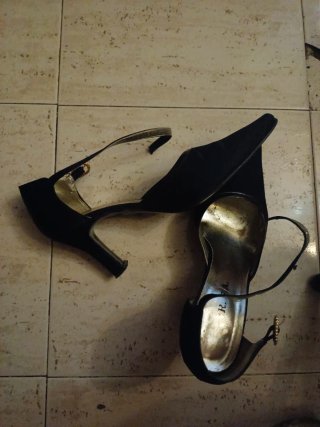 Zapatos negros de tacón y planos