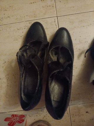 Zapatos negros de tacón y planos